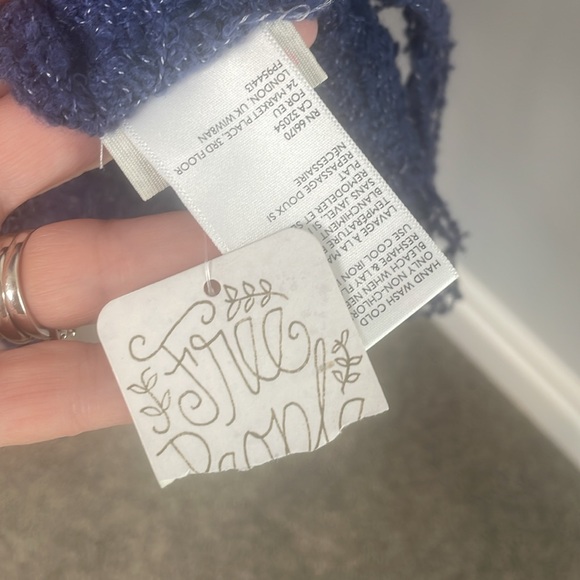 Free People Blue fringe blanket scarf New with Tags one size - Picture 4 of 8